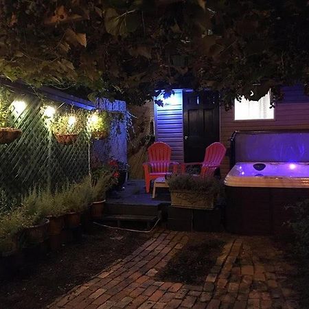 Love-Nest With Private Hot Tub Τορόντο Εξωτερικό φωτογραφία