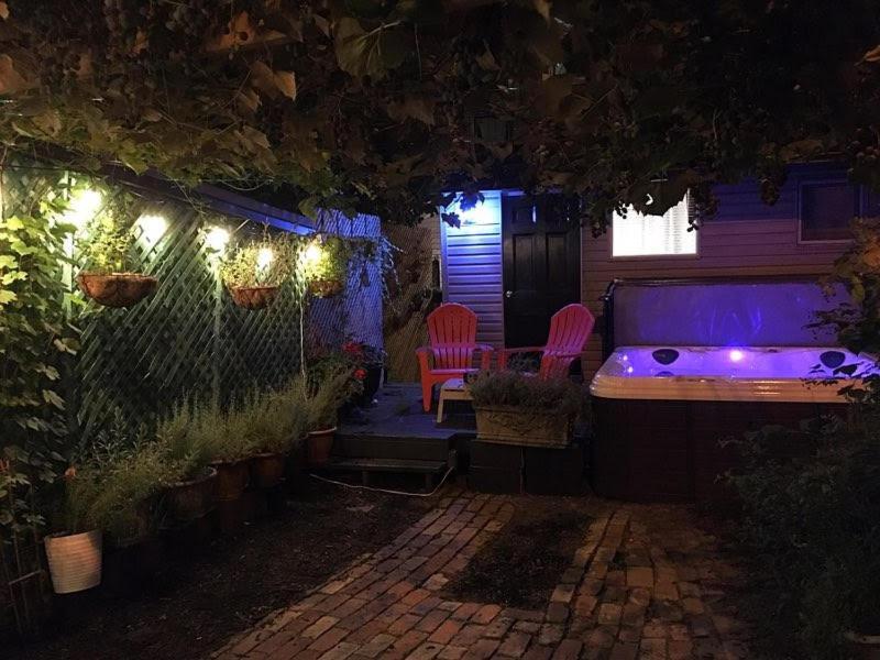 Love-Nest With Private Hot Tub Τορόντο Εξωτερικό φωτογραφία