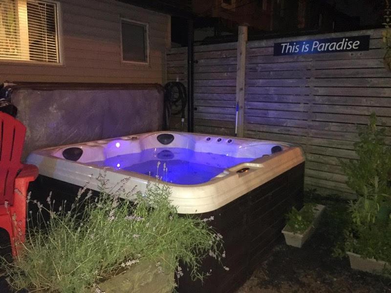 Love-Nest With Private Hot Tub Τορόντο Εξωτερικό φωτογραφία